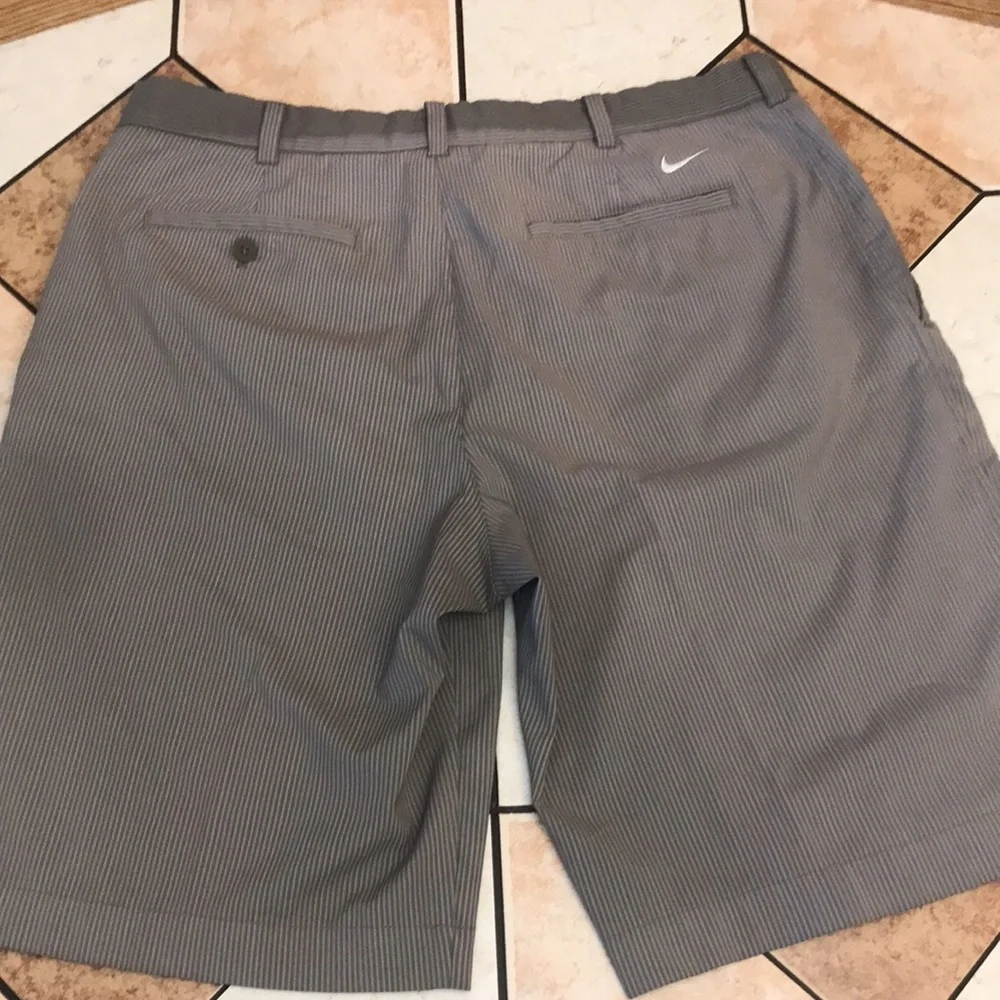 Nike golf shorts size 35 men performance wear‎